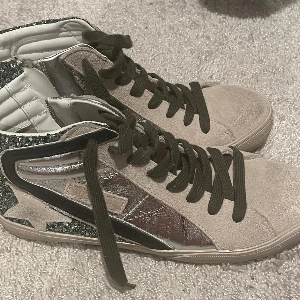 GG Sneakers - Picture 1 of 4